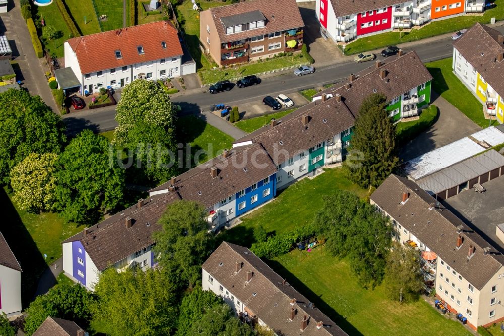 Hamm aus der Vogelperspektive: Wohngebiet einer Mehrfamilienhaussiedlung als Teilnehmer in einem Fassadenwettbewerb in Hamm im Bundesland Nordrhein-Westfalen