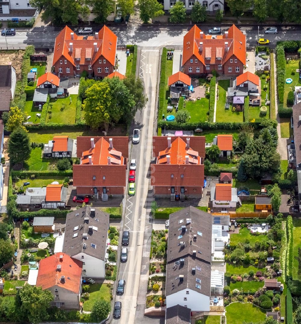 Gevelsberg von oben - Wohngebiet der Mehrfamilienhaussiedlung an der Asternstraße in Gevelsberg im Bundesland Nordrhein-Westfalen - NRW, Deutschland