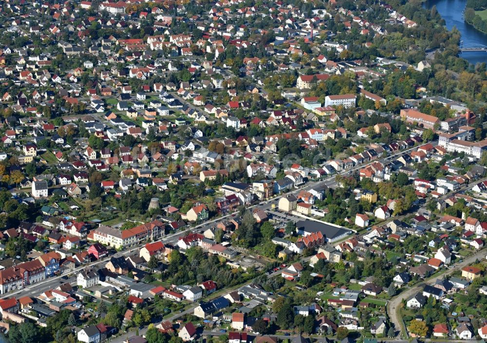 Fürstenwalde/Spree aus der Vogelperspektive: Wohngebiet der Mehrfamilienhaussiedlung August-Bebel-Straße in Fürstenwalde/Spree im Bundesland Brandenburg, Deutschland