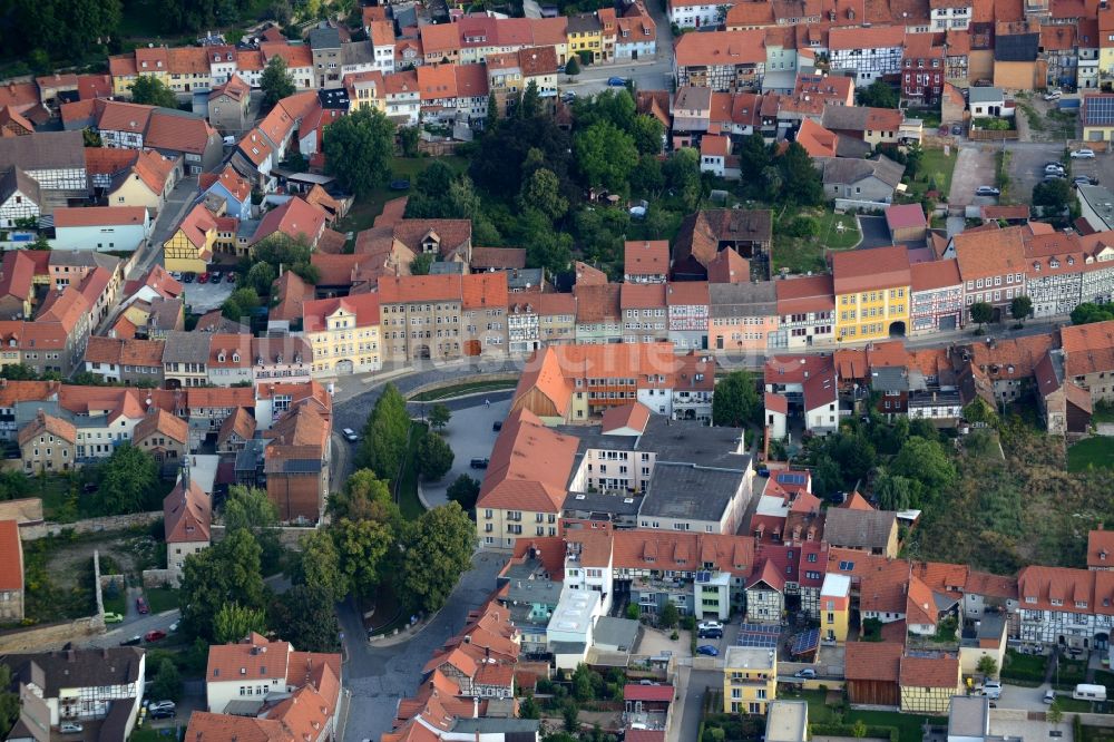 Bad Langensalza von oben - Wohngebiet einer Mehrfamilienhaussiedlung in Bad Langensalza im Bundesland Thüringen