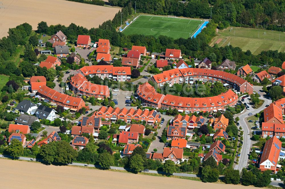 Bad Schwartau aus der Vogelperspektive: Wohngebiet der Mehrfamilienhaussiedlung in Bad Schwartau im Bundesland Schleswig-Holstein, Deutschland