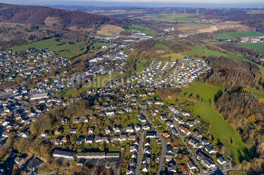 Balve von oben - Wohngebiet der Mehrfamilienhaussiedlung in Balve im Bundesland Nordrhein-Westfalen, Deutschland