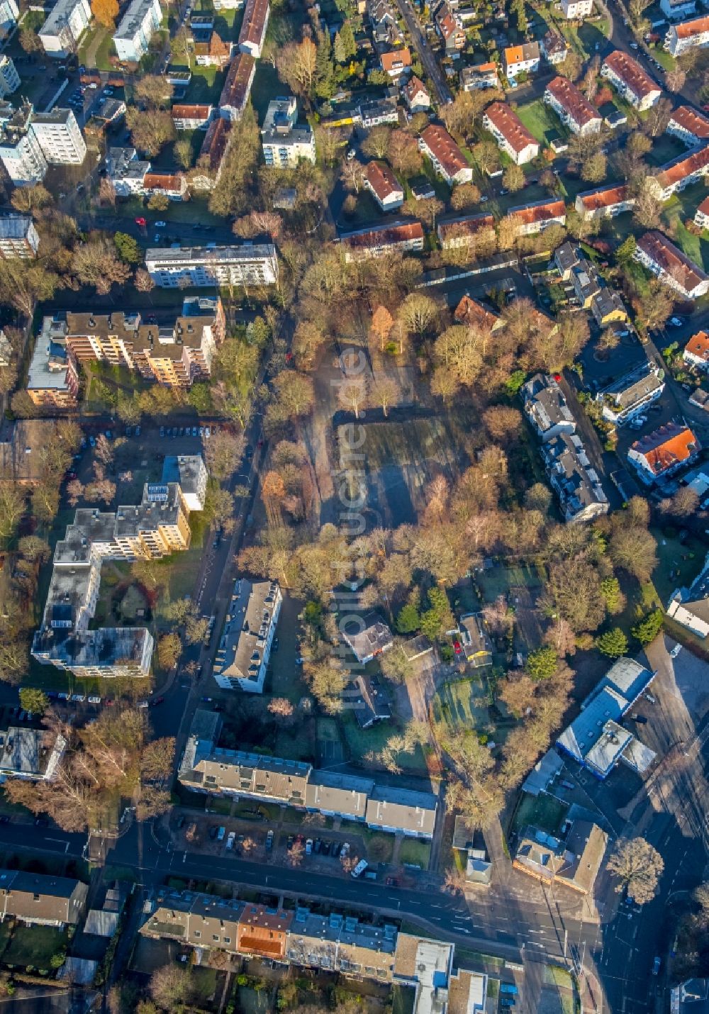 Bochum von oben - Wohngebiet einer Mehrfamilienhaussiedlung an der Bantroper Straße im Ortsteil Weitmar in Bochum im Bundesland Nordrhein-Westfalen