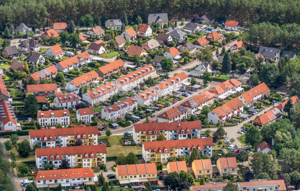 Beelitz von oben - Wohngebiet Mehrfamilienhaussiedlung in Beelitz im Bundesland Brandenburg, Deutschland