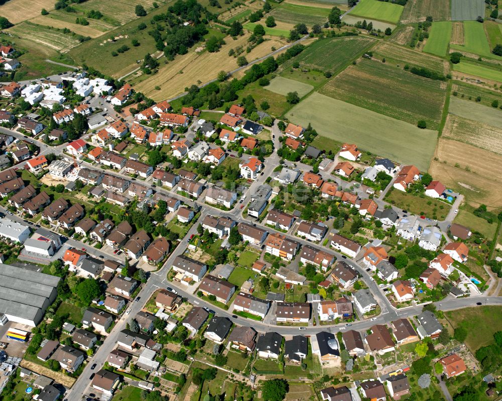 Berghausen von oben - Wohngebiet der Mehrfamilienhaussiedlung in Berghausen im Bundesland Baden-Württemberg, Deutschland