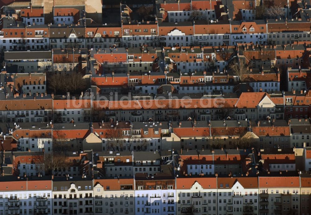 Luftbild Berlin - Wohngebiet einer Mehrfamilienhaussiedlung in Berlin