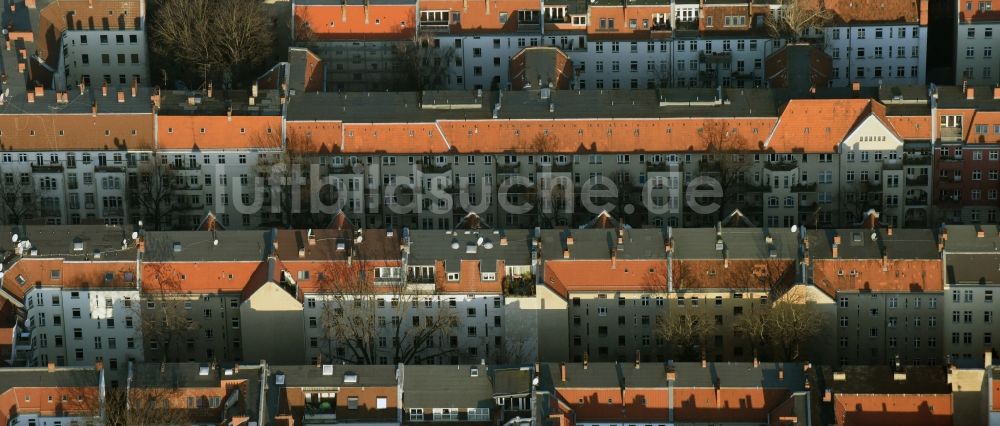 Berlin von oben - Wohngebiet einer Mehrfamilienhaussiedlung in Berlin