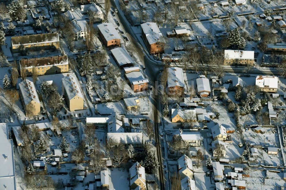 Berlin von oben - Wohngebiet einer Mehrfamilienhaussiedlung in Berlin