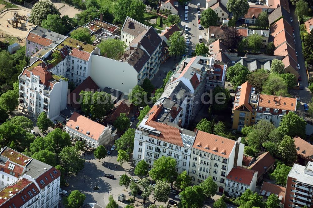 Berlin von oben - Wohngebiet einer Mehrfamilienhaussiedlung in Berlin