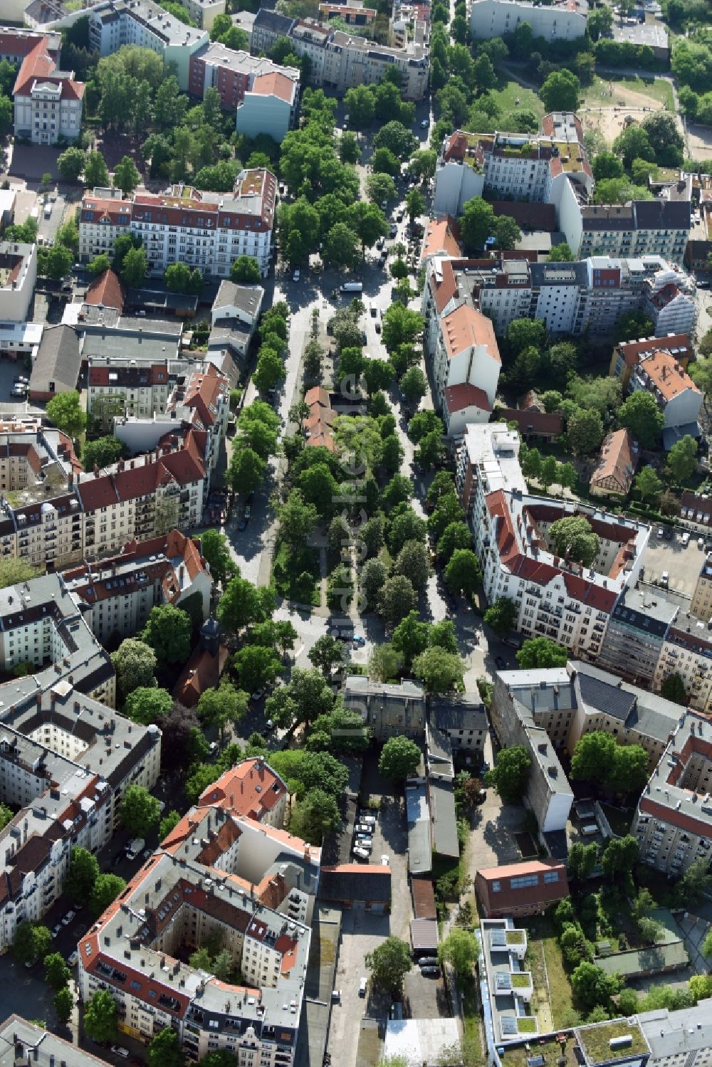 Luftbild Berlin - Wohngebiet einer Mehrfamilienhaussiedlung in Berlin