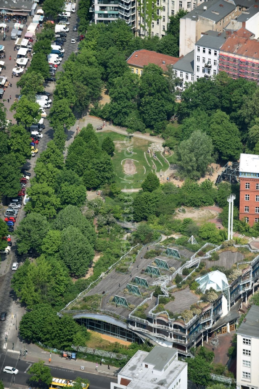 Luftbild Berlin - Wohngebiet einer Mehrfamilienhaussiedlung in Berlin