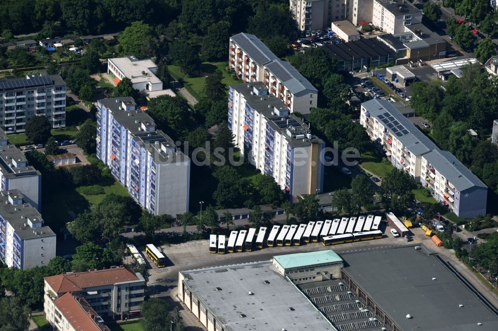 Luftaufnahme Berlin - Wohngebiet einer Mehrfamilienhaussiedlung in Berlin