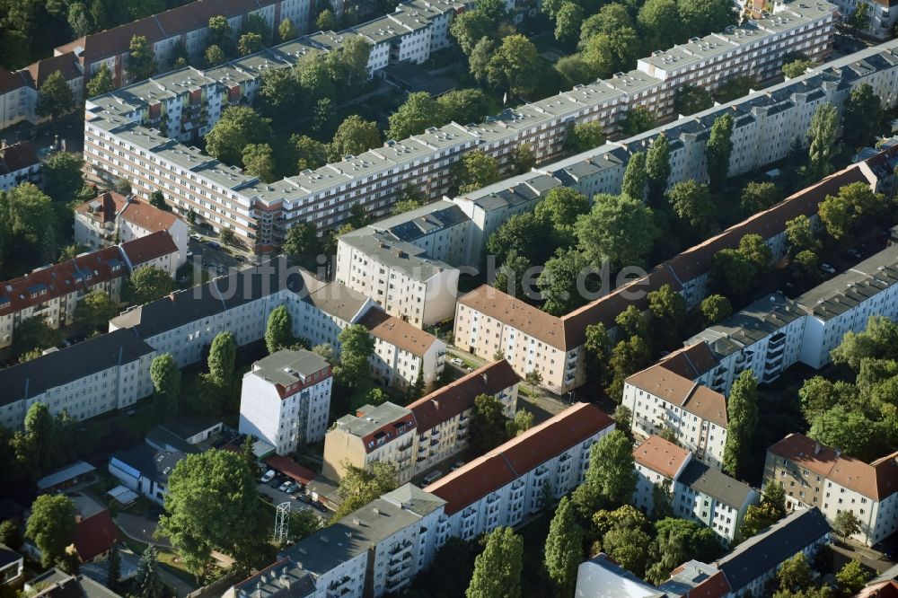 Luftbild Berlin - Wohngebiet einer Mehrfamilienhaussiedlung in Berlin