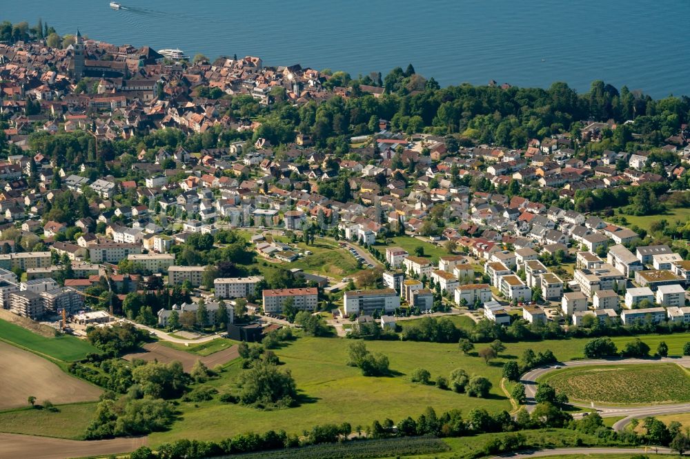 Überlingen von oben - Wohngebiet der Mehrfamilienhaussiedlung in Überlingen im Bundesland Baden-Württemberg, Deutschland