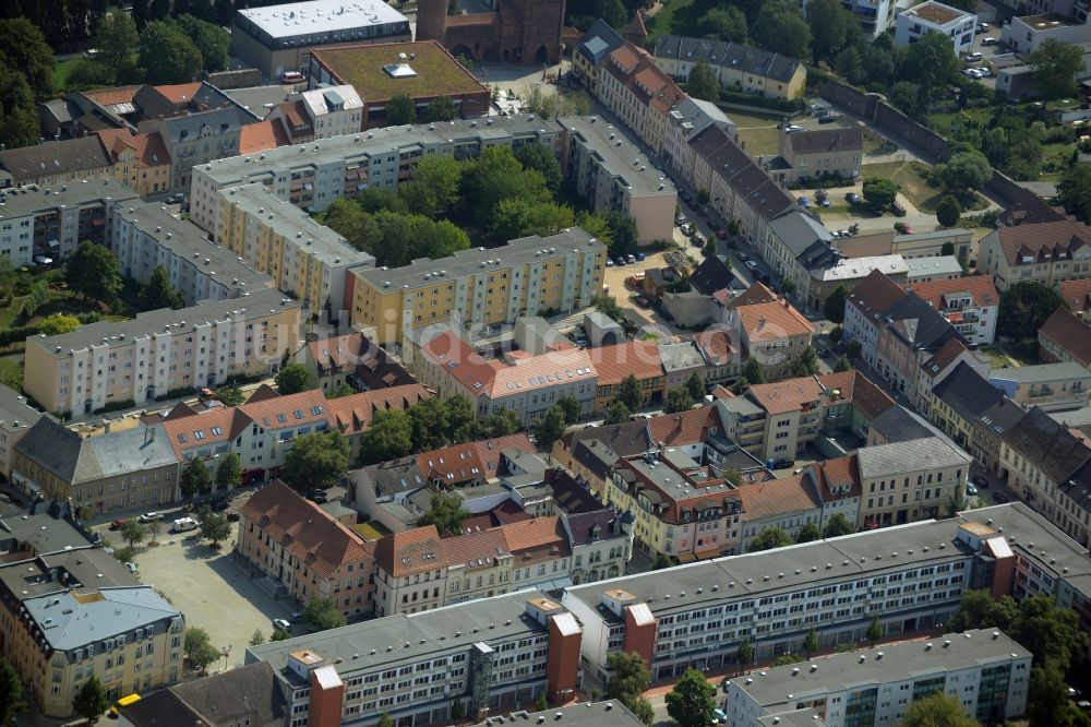 Luftaufnahme Bernau bei Berlin - Wohngebiet einer Mehrfamilienhaussiedlung in Bernau bei Berlin im Bundesland Brandenburg