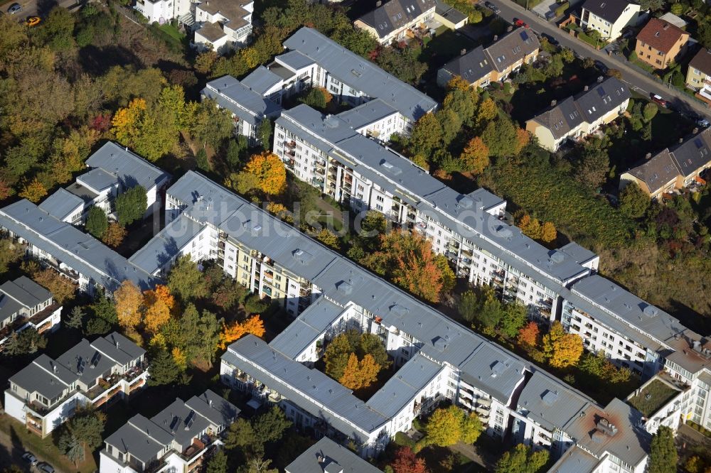 Berlin aus der Vogelperspektive: Wohngebiet einer Mehrfamilienhaussiedlung an der Bitzer Straße im Stadtbezirk Mariendorf in Berlin