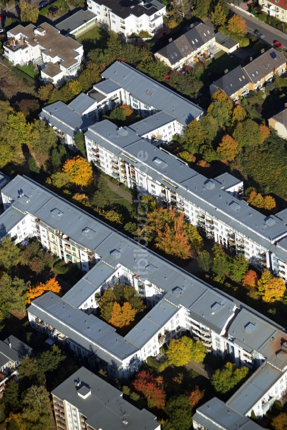 Luftbild Berlin - Wohngebiet einer Mehrfamilienhaussiedlung an der Bitzer Straße im Stadtbezirk Mariendorf in Berlin