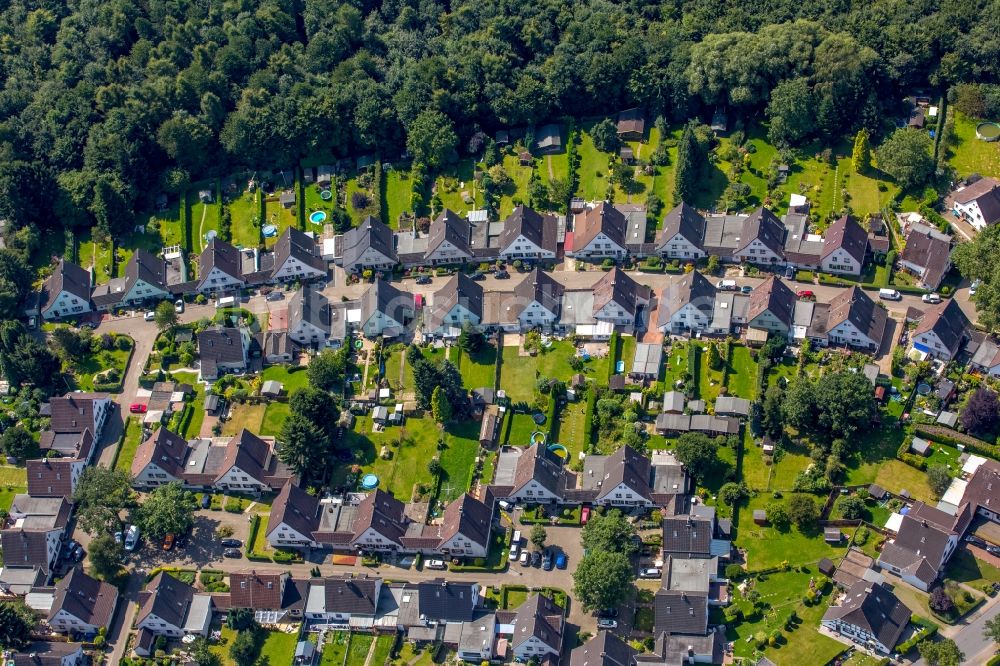 Bochum von oben - Wohngebiet einer Mehrfamilienhaussiedlung in Bochum im Bundesland Nordrhein-Westfalen