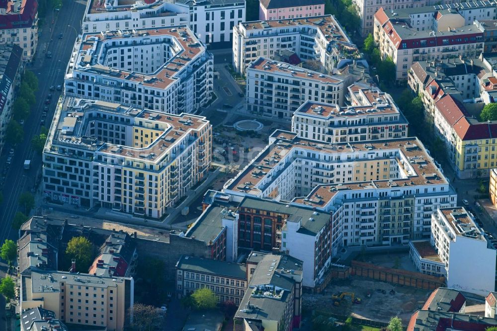 Berlin von oben - Wohngebiet der Mehrfamilienhaussiedlung Box Seven am Freudenberg- Areal im Ortsteil Friedrichshain in Berlin, Deutschland