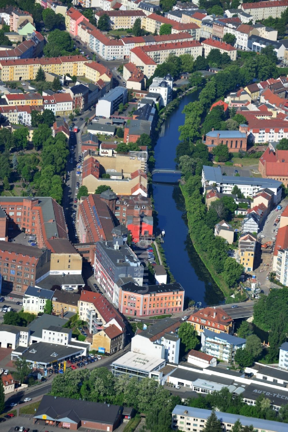 Luftaufnahme Brandenburg an der Havel - Wohngebiet einer Mehrfamilienhaussiedlung in Brandenburg an der Havel im Bundesland Brandenburg