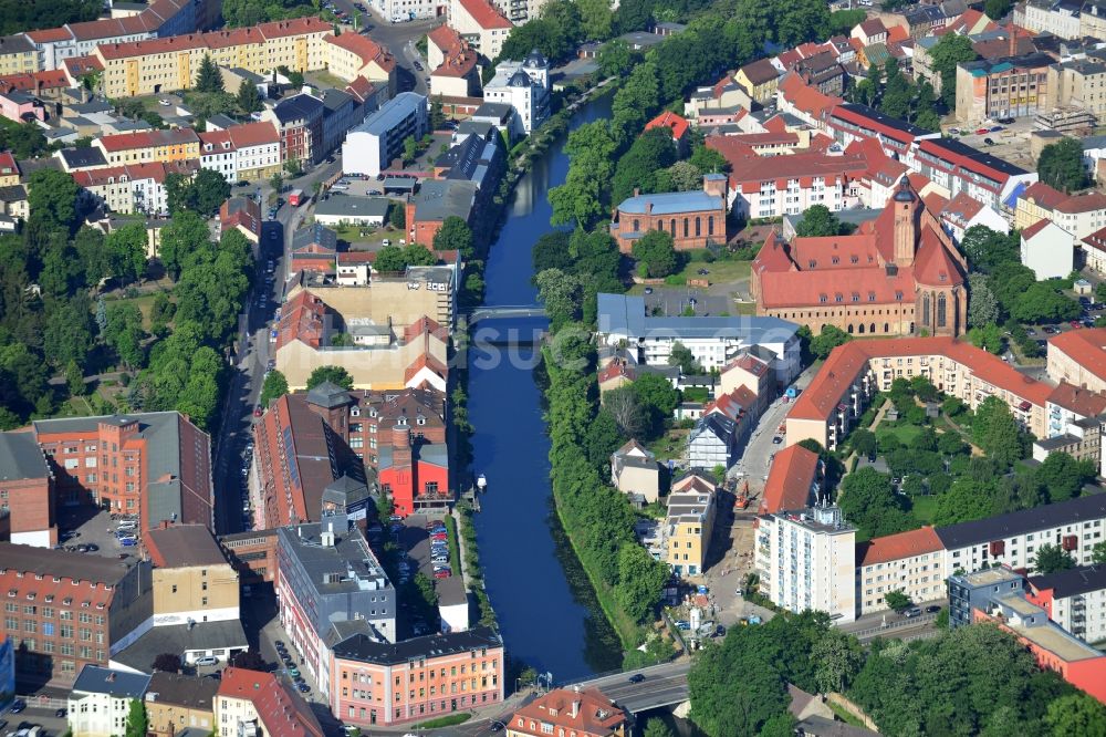 Brandenburg an der Havel aus der Vogelperspektive: Wohngebiet einer Mehrfamilienhaussiedlung in Brandenburg an der Havel im Bundesland Brandenburg