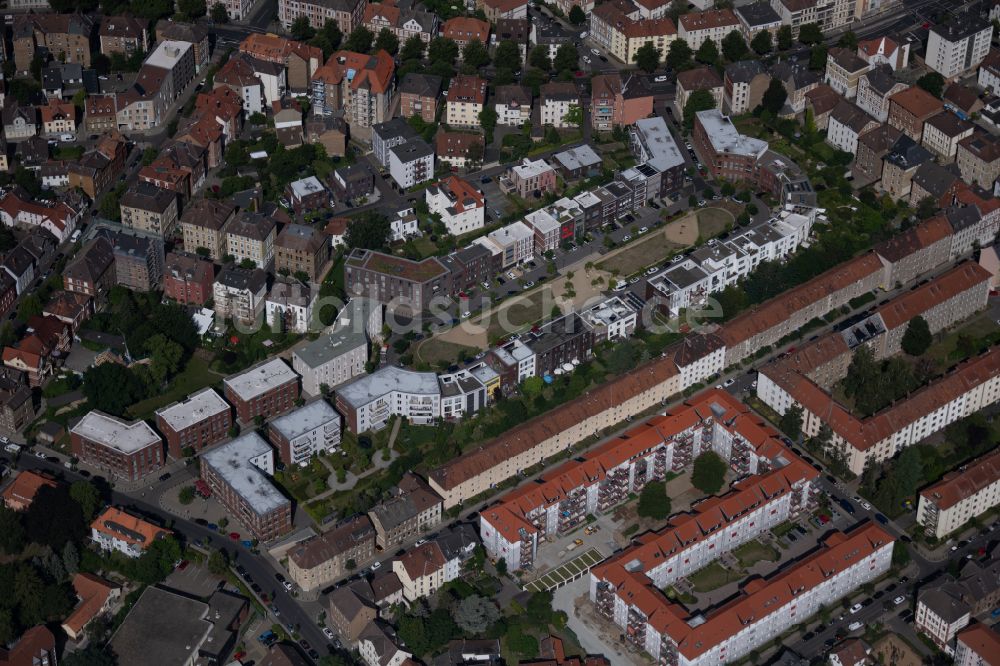 Luftaufnahme Braunschweig - Wohngebiet der Mehrfamilienhaussiedlung in Braunschweig im Bundesland Niedersachsen, Deutschland