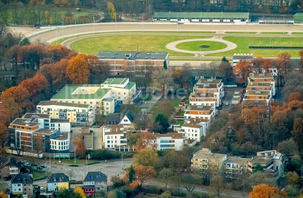 Dinslaken von oben - Wohngebiet einer Mehrfamilienhaussiedlung Bärenkampallee im Ortsteil Ruhr Metropolitan Area in Dinslaken im Bundesland Nordrhein-Westfalen