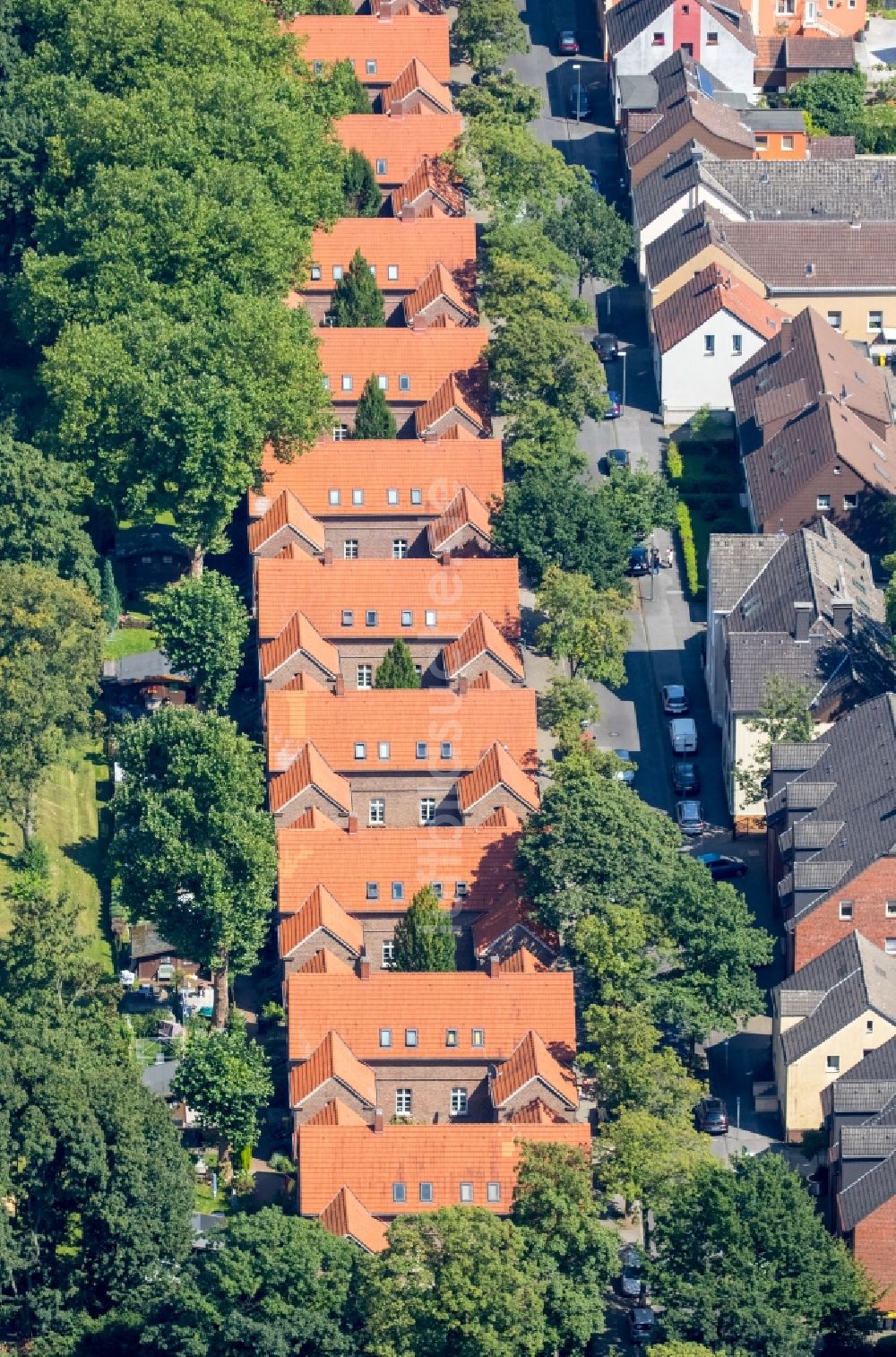 Luftbild Gelsenkirchen - Wohngebiet einer Mehrfamilienhaussiedlung in Buer in Gelsenkirchen im Bundesland Nordrhein-Westfalen