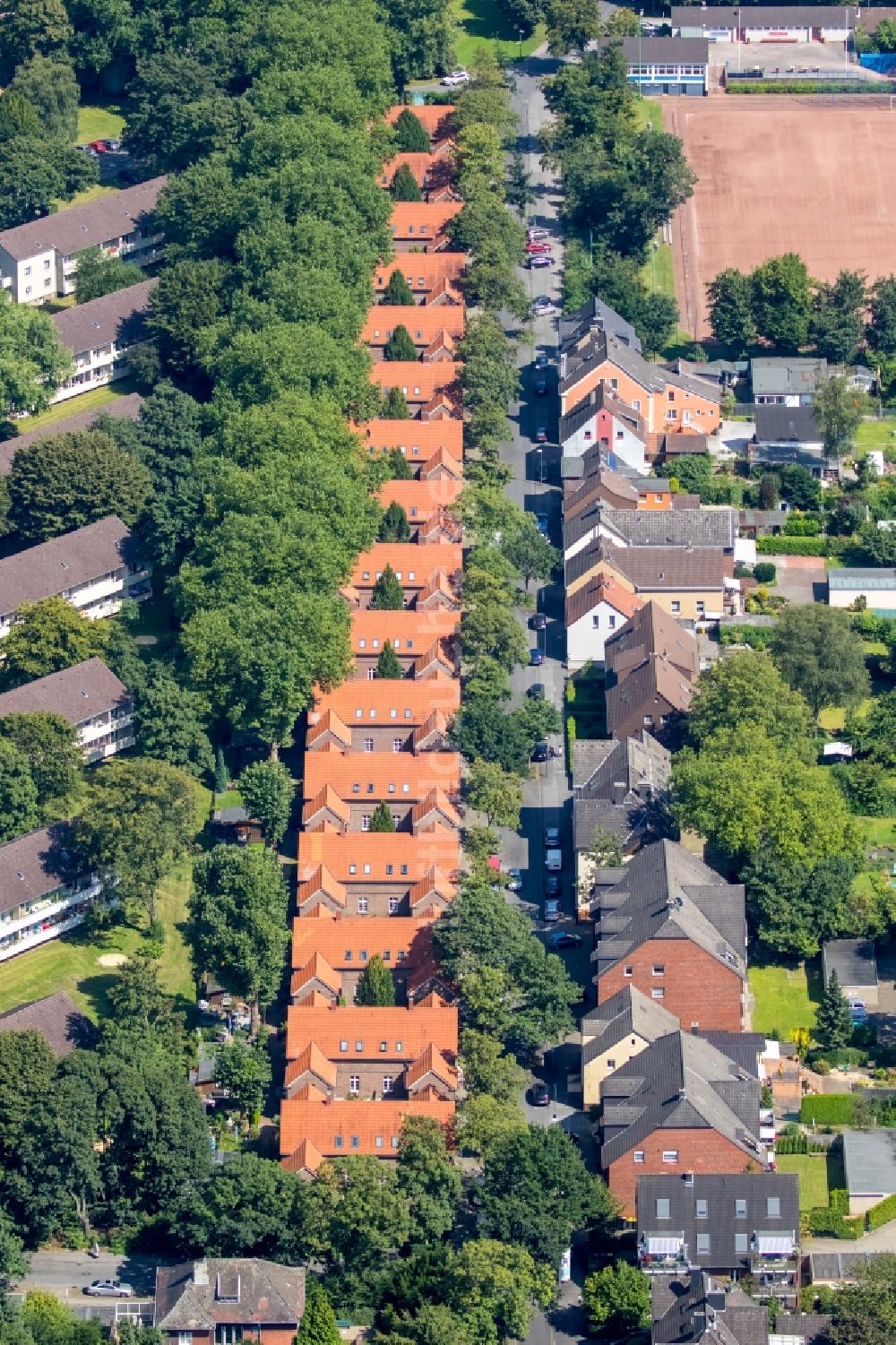 Luftaufnahme Gelsenkirchen - Wohngebiet einer Mehrfamilienhaussiedlung in Buer in Gelsenkirchen im Bundesland Nordrhein-Westfalen