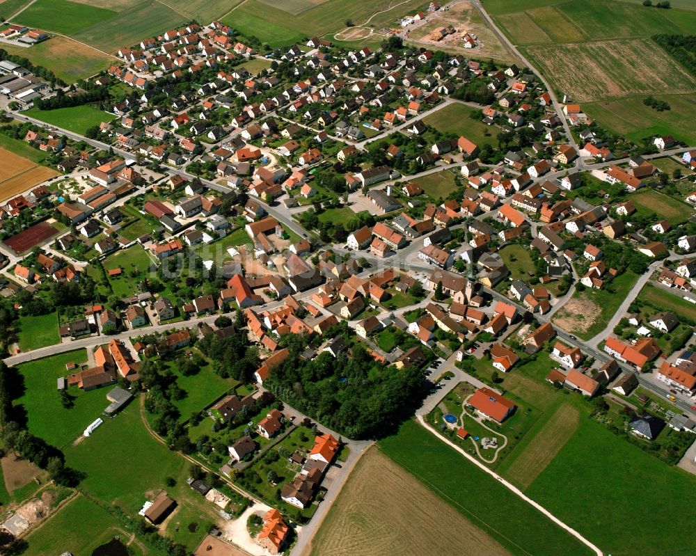 Burgoberbach aus der Vogelperspektive: Wohngebiet der Mehrfamilienhaussiedlung in Burgoberbach im Bundesland Bayern, Deutschland