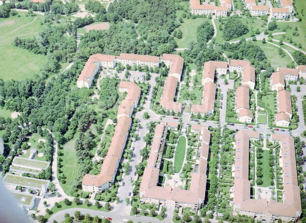 München aus der Vogelperspektive: Wohngebiet der Mehrfamilienhaussiedlung am Carl-Orff-Bogen in München Freimann im Bundesland Bayern, Deutschland