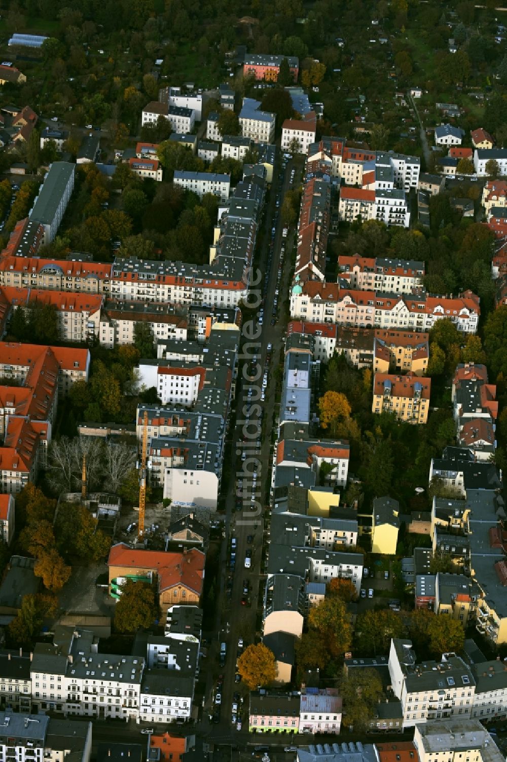 Potsdam von oben - Wohngebiet der Mehrfamilienhaussiedlung an der Carl-von-Ossietzky-Straße in Potsdam im Bundesland Brandenburg, Deutschland