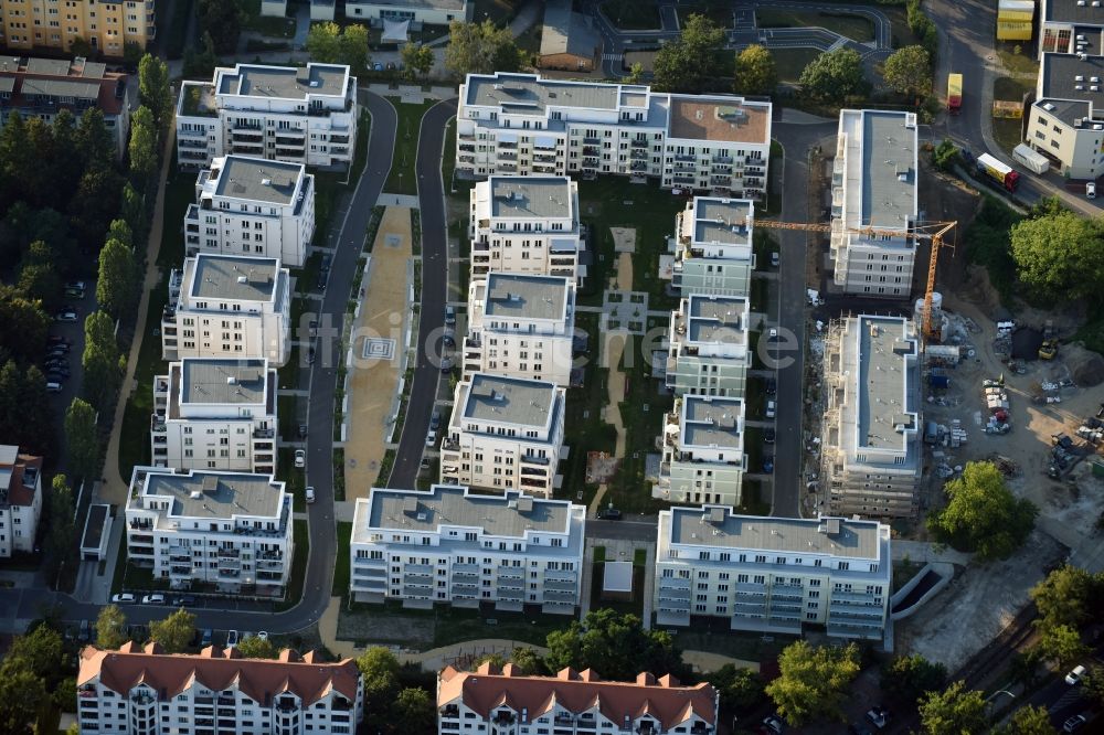 Berlin von oben - Wohngebiet der Mehrfamilienhaussiedlung Cedelia im Ortsteil Zehlendorf in Berlin, Deutschland