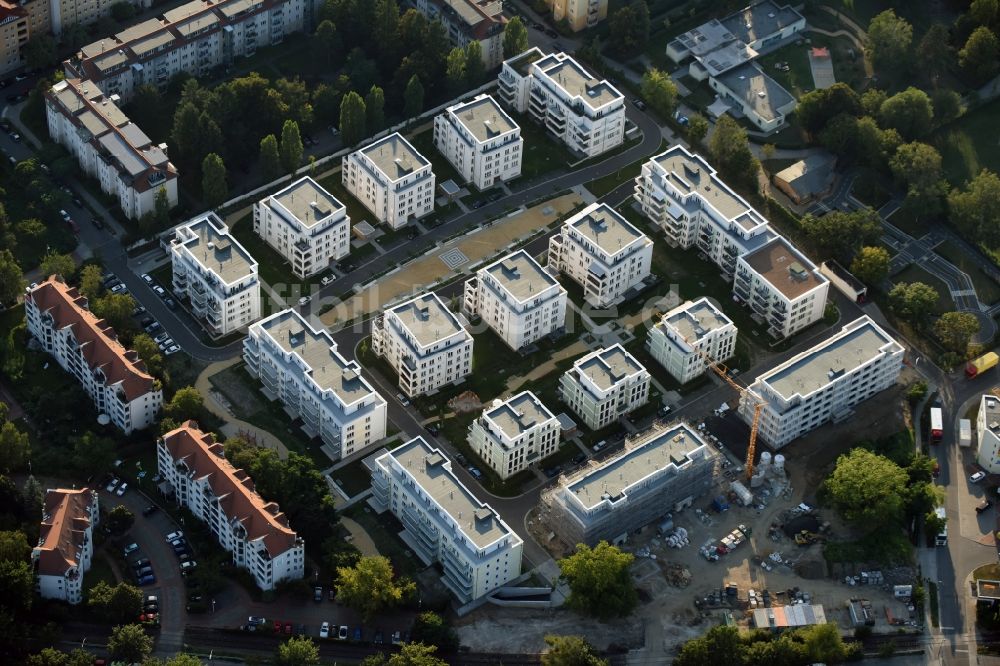 Berlin von oben - Wohngebiet der Mehrfamilienhaussiedlung Cedelia im Ortsteil Zehlendorf in Berlin, Deutschland