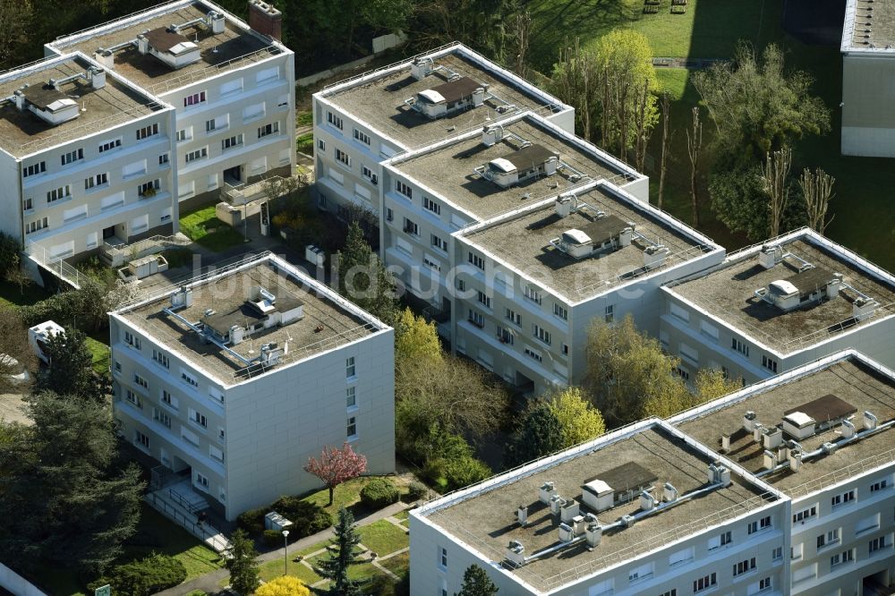 Le Chesnay aus der Vogelperspektive: Wohngebiet einer Mehrfamilienhaussiedlung in Le Chesnay in Ile-de-France, Frankreich