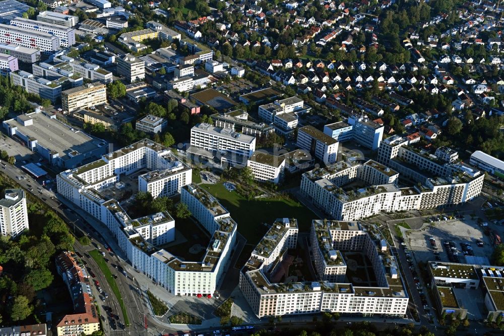 München von oben - Wohngebiet der Mehrfamilienhaussiedlung Christel-Küpper-Platz im Ortsteil Obersendling in München im Bundesland Bayern, Deutschland