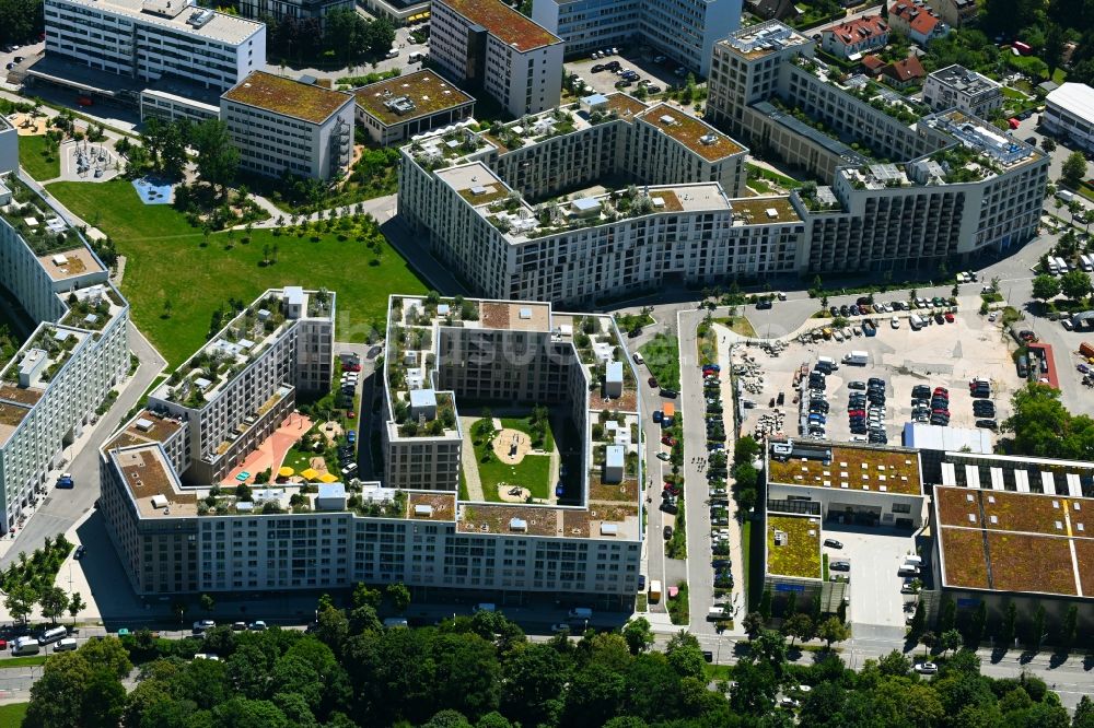 Luftaufnahme München - Wohngebiet der Mehrfamilienhaussiedlung Christel-Küpper-Platz im Ortsteil Obersendling in München im Bundesland Bayern, Deutschland