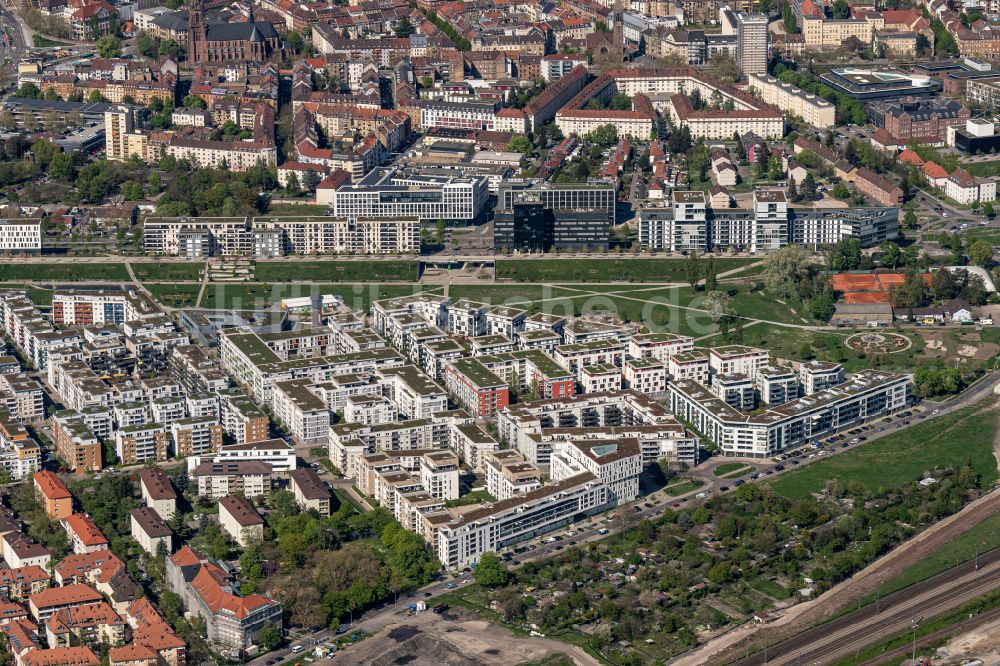 Karlsruhe von oben - Wohngebiet der Mehrfamilienhaussiedlung am City Park in Karlsruhe im Bundesland Baden-Württemberg, Deutschland