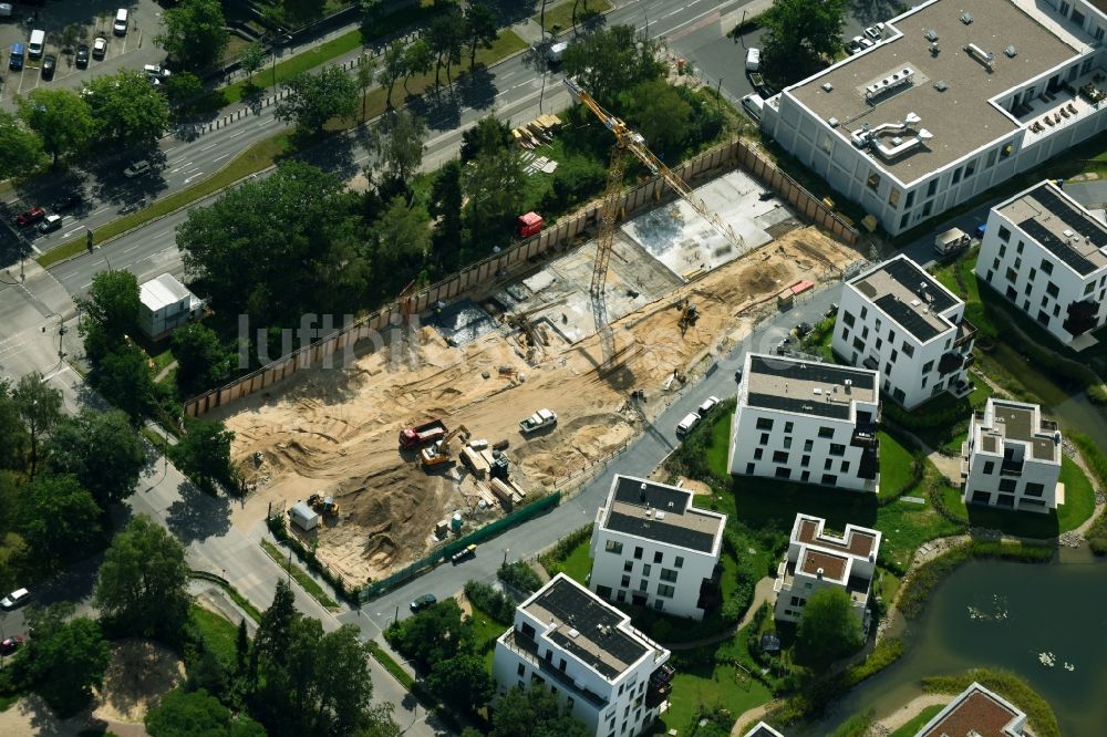 Luftbild Berlin - Wohngebiet einer Mehrfamilienhaussiedlung Clayallee - Hüttenweg im Ortsteil Dahlem in Berlin, Deutschland