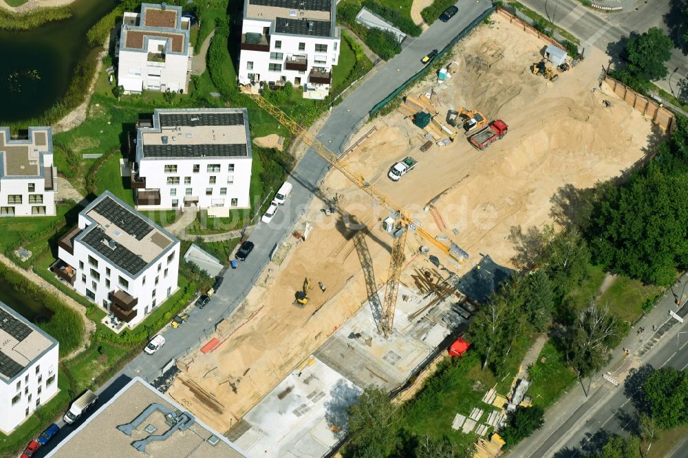 Berlin aus der Vogelperspektive: Wohngebiet einer Mehrfamilienhaussiedlung Clayallee - Hüttenweg im Ortsteil Dahlem in Berlin, Deutschland