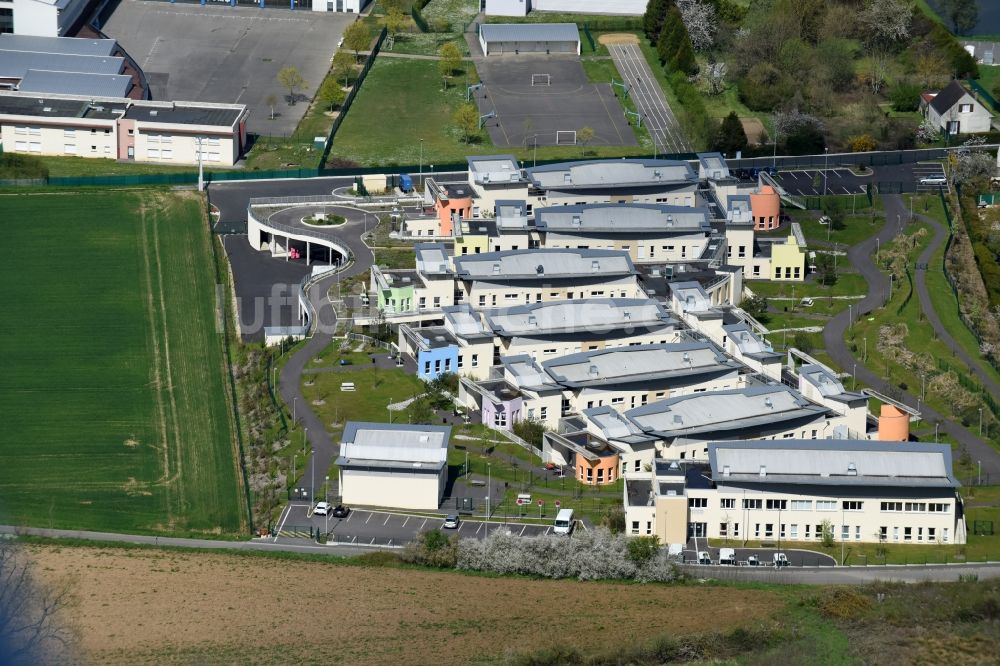 Luftbild Clermont - Wohngebiet einer Mehrfamilienhaussiedlung in Clermont in Nord-Pas-de-Calais Picardie, Frankreich