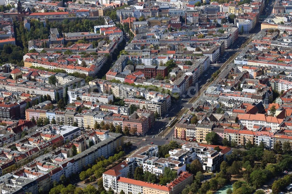 Luftbild Berlin - Wohngebiet der Mehrfamilienhaussiedlung Danziger Straße Ecke Prenzlauer Allee im Ortsteil Prenzlauer Berg in Berlin, Deutschland