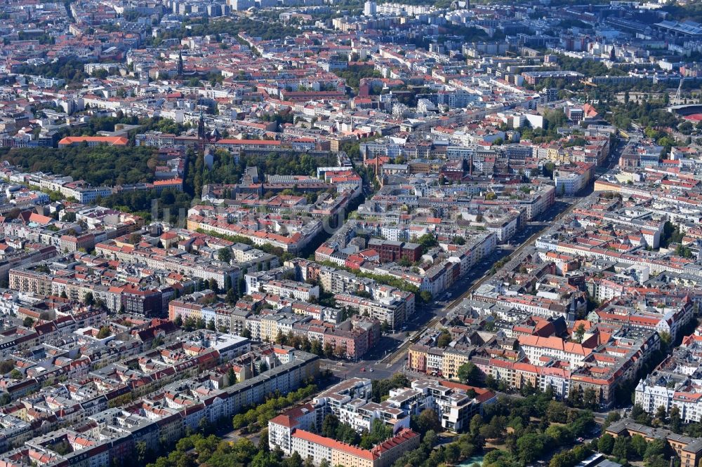 Berlin von oben - Wohngebiet der Mehrfamilienhaussiedlung Danziger Straße Ecke Prenzlauer Allee im Ortsteil Prenzlauer Berg in Berlin, Deutschland