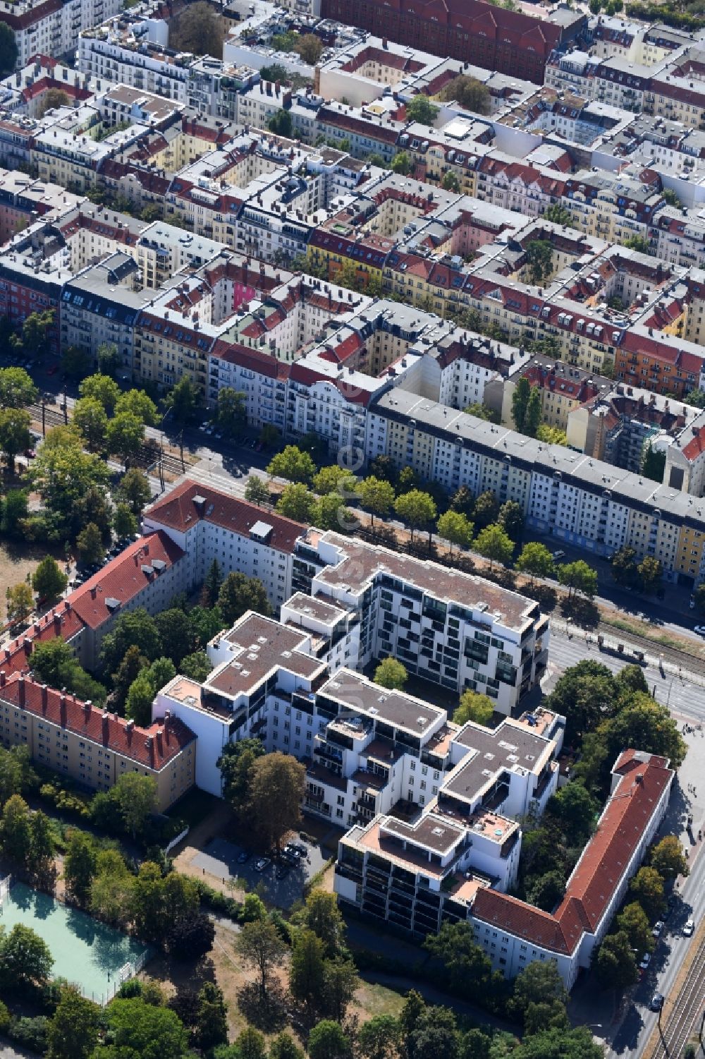 Berlin von oben - Wohngebiet der Mehrfamilienhaussiedlung Danziger Straße Ecke Prenzlauer Allee im Ortsteil Prenzlauer Berg in Berlin, Deutschland