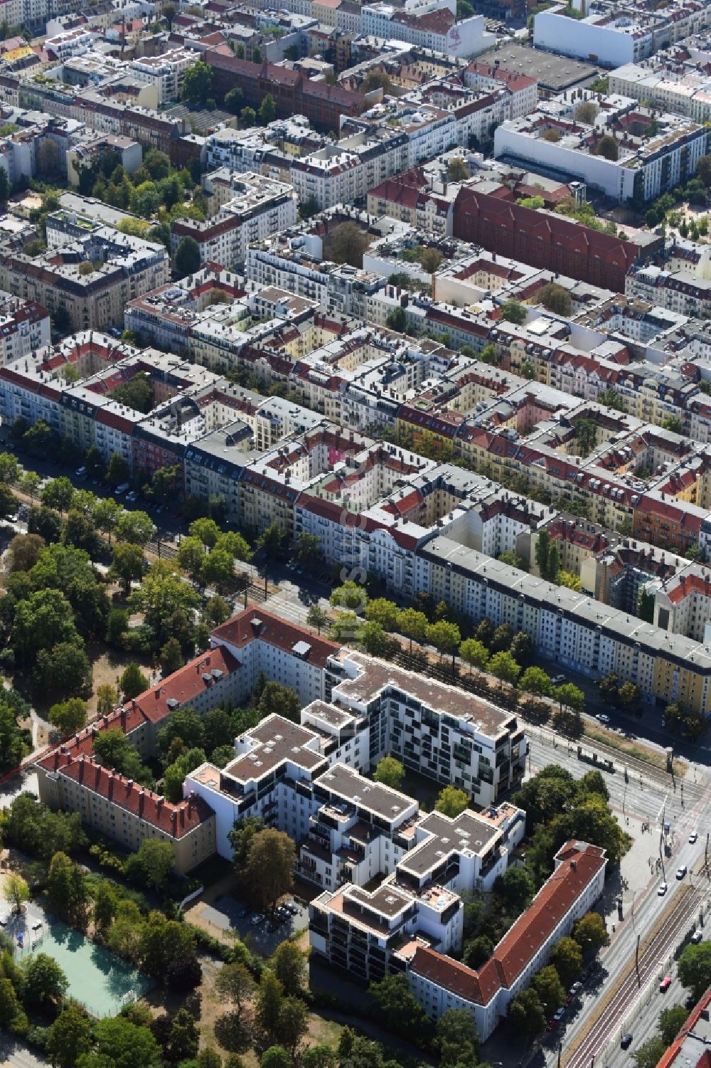 Luftbild Berlin - Wohngebiet der Mehrfamilienhaussiedlung Danziger Straße Ecke Prenzlauer Allee im Ortsteil Prenzlauer Berg in Berlin, Deutschland