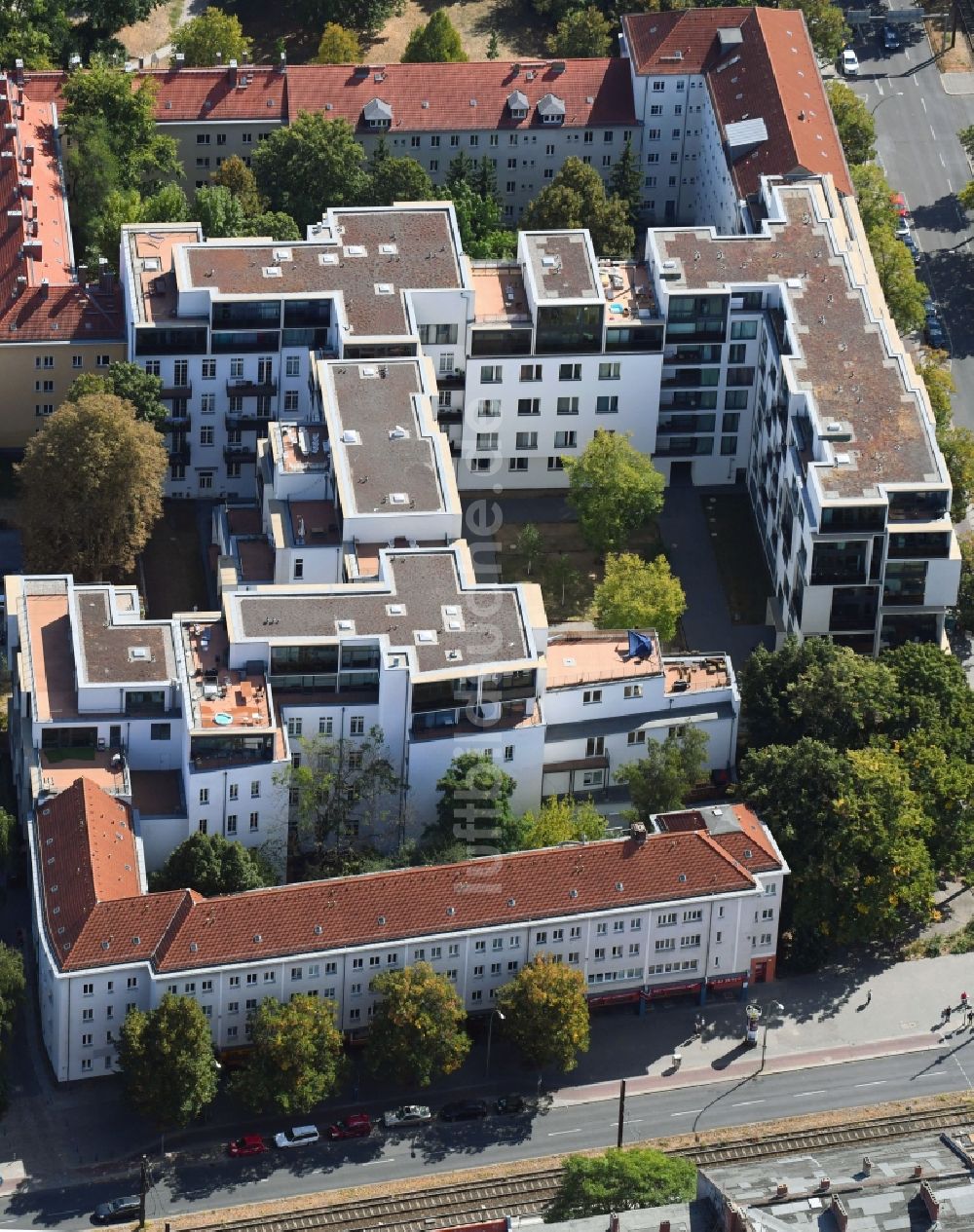 Berlin von oben - Wohngebiet der Mehrfamilienhaussiedlung Danziger Straße Ecke Prenzlauer Allee im Ortsteil Prenzlauer Berg in Berlin, Deutschland