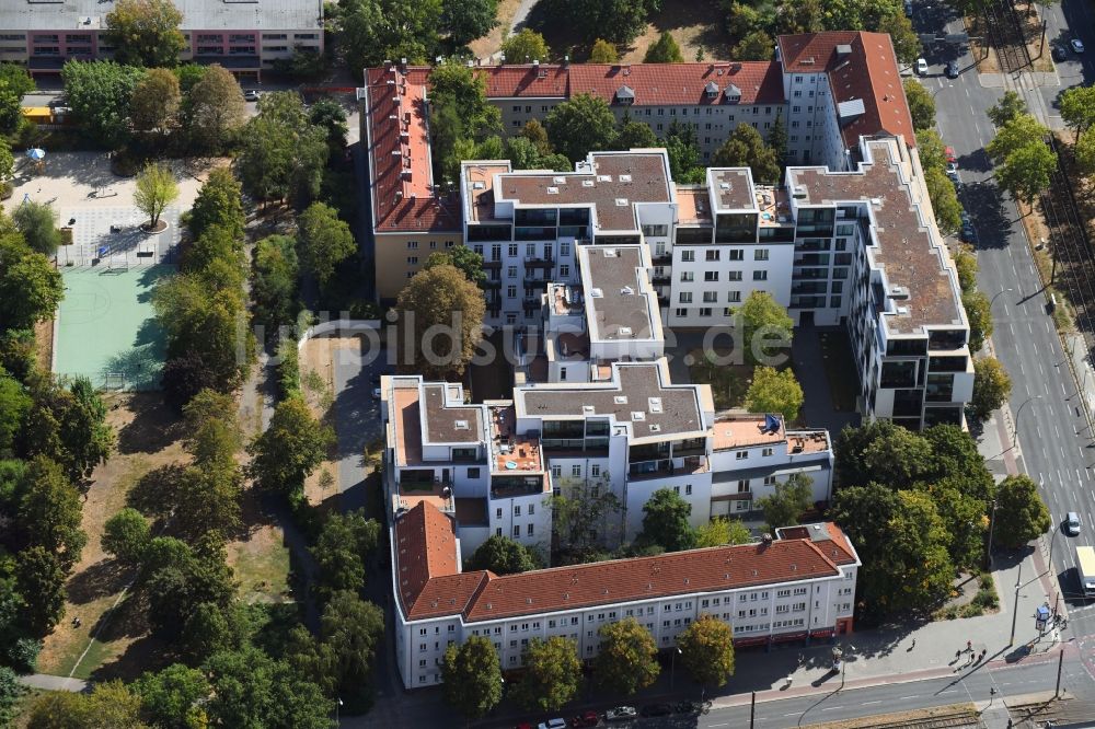 Berlin aus der Vogelperspektive: Wohngebiet der Mehrfamilienhaussiedlung Danziger Straße Ecke Prenzlauer Allee im Ortsteil Prenzlauer Berg in Berlin, Deutschland