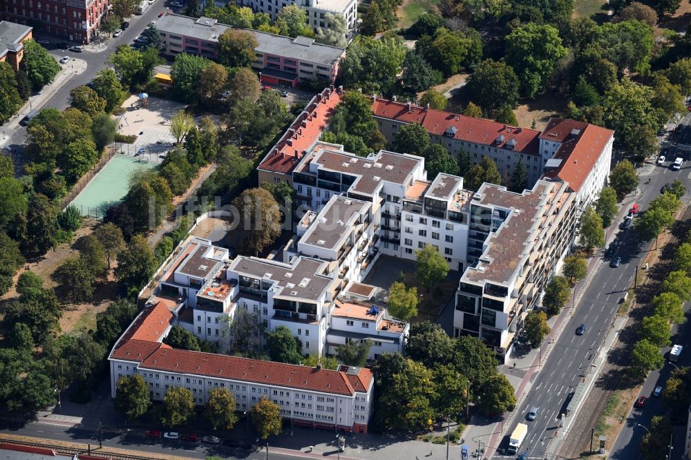 Luftbild Berlin - Wohngebiet der Mehrfamilienhaussiedlung Danziger Straße Ecke Prenzlauer Allee im Ortsteil Prenzlauer Berg in Berlin, Deutschland