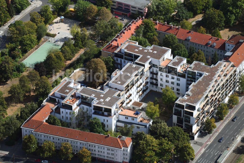 Berlin von oben - Wohngebiet der Mehrfamilienhaussiedlung Danziger Straße Ecke Prenzlauer Allee im Ortsteil Prenzlauer Berg in Berlin, Deutschland