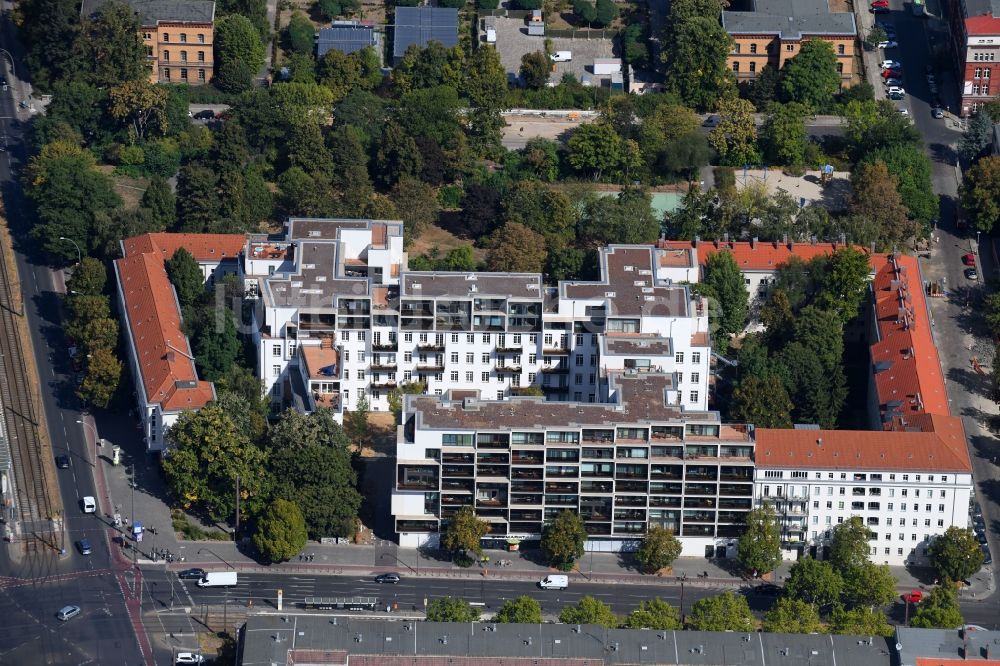 Berlin von oben - Wohngebiet der Mehrfamilienhaussiedlung Danziger Straße Ecke Prenzlauer Allee im Ortsteil Prenzlauer Berg in Berlin, Deutschland